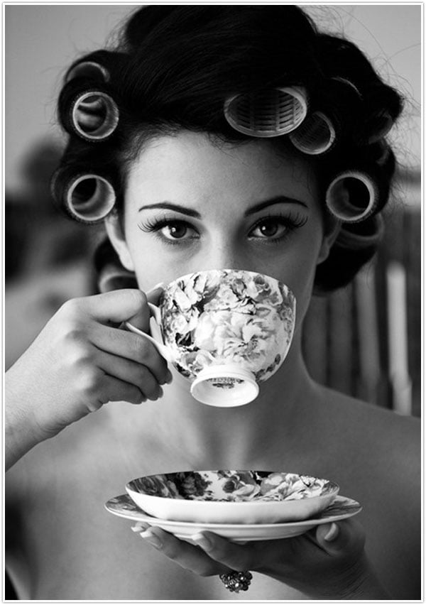 girl_with_vintage_teacup