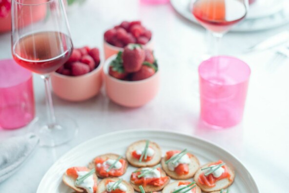 Smoked Salmon Bites with Horseradish Crème