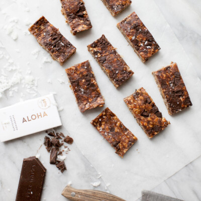 no-bake peanut butter-chocolate chunk granola bars (vegan & gluten-free)