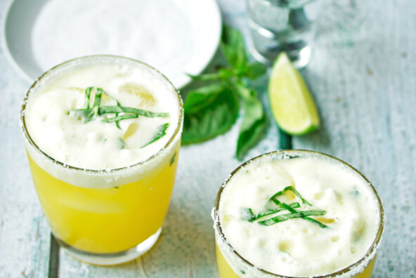 Passion Fruit and Lime Margarita / 10 Best Cinco De Mayo Cocktails