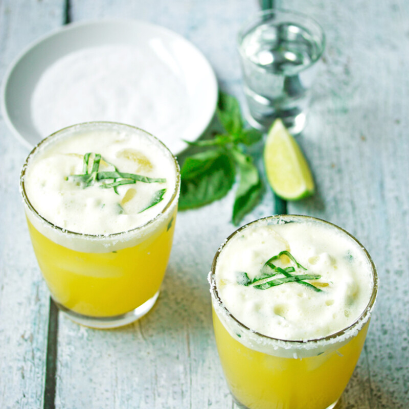 Passion Fruit and Lime Margarita / 10 Best Cinco De Mayo Cocktails
