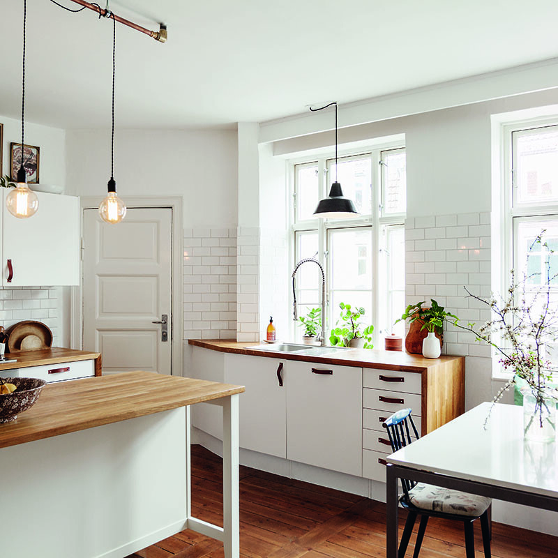 Clean, White Kitchen // Decorating Tips For the Life You Want