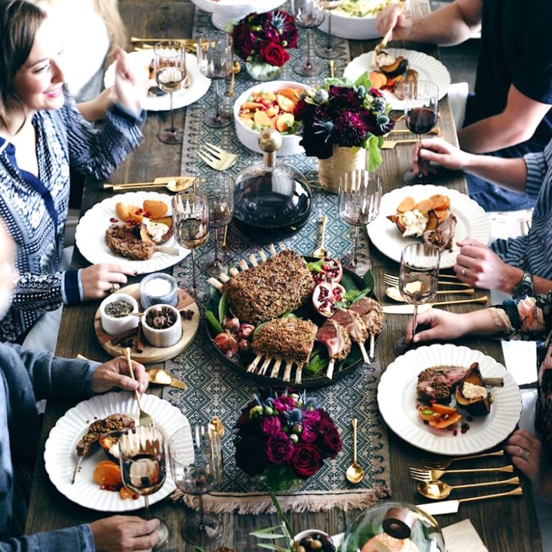 A Thanksgiving Modern Tablescape