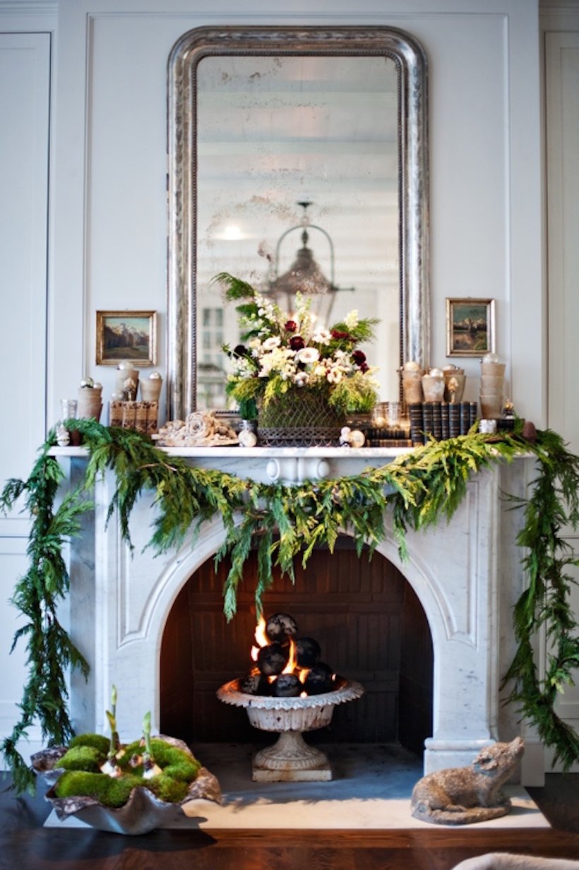 this fireplace mantle is so gorgeous - love the christmas garland
