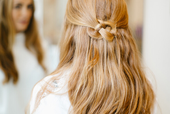 would make a gorgeous wedding day hairstyle