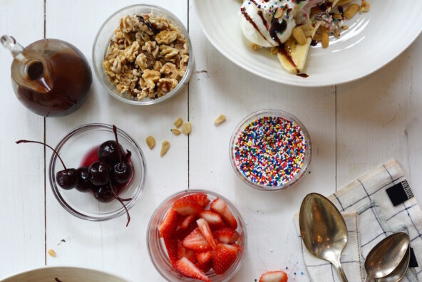 build-your-own banana splits - such a fun & easy party concept!