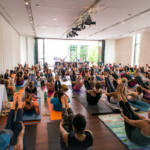 huge barre class at the Camille Styles #gethealthygettogether // most fun group workout ever