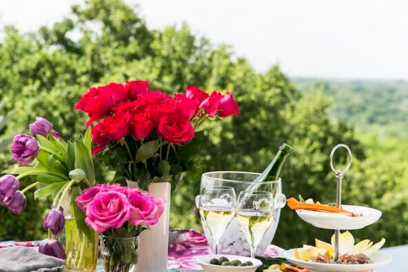 Outdoor entertaining is our favorite thing during the spring