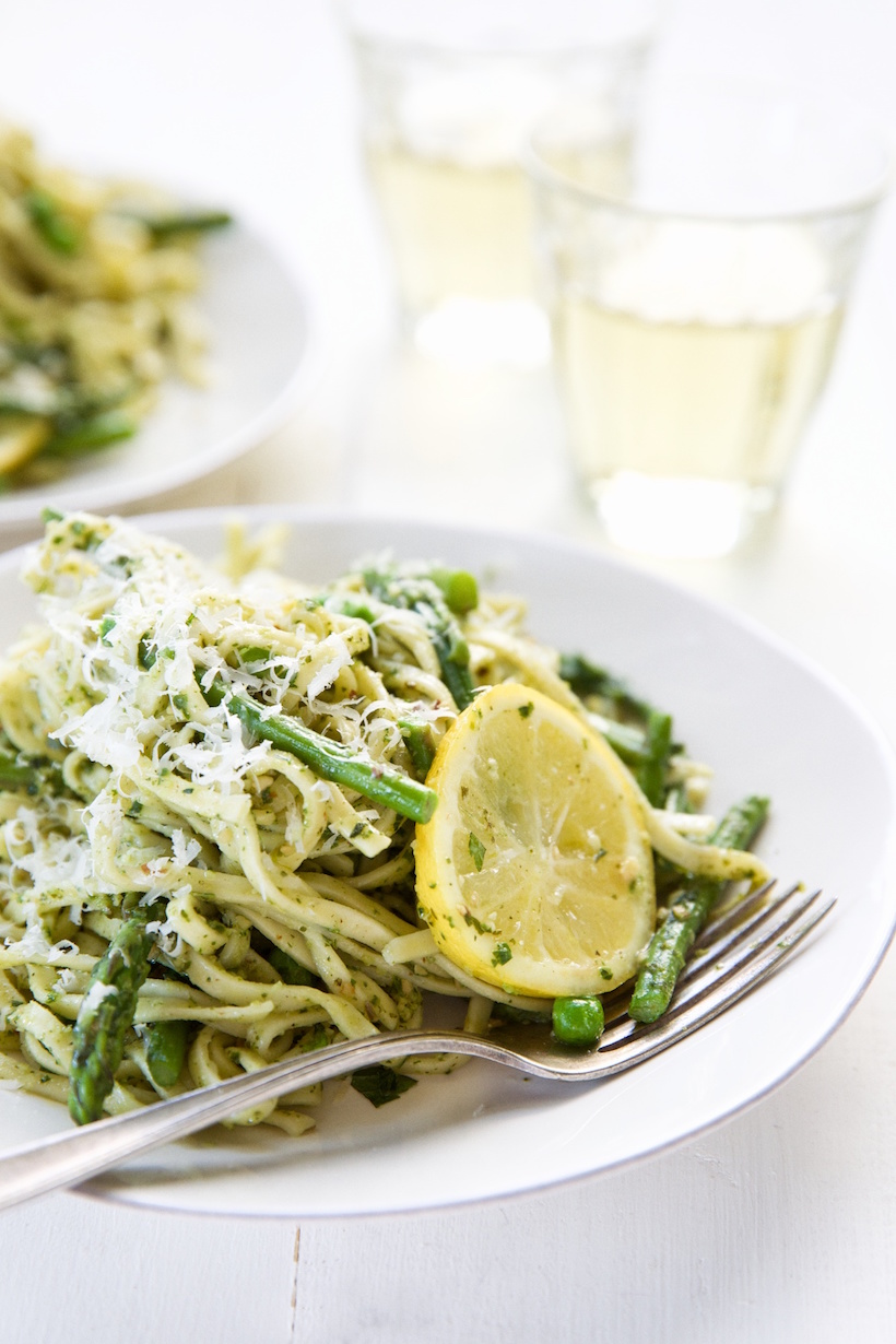This Almond-Mint Pesto Pasta is a 10-minute weeknight dinner that's so delish.