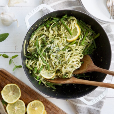 This Almond-Mint Pesto Pasta is a 10-minute weeknight dinner that's so delish.