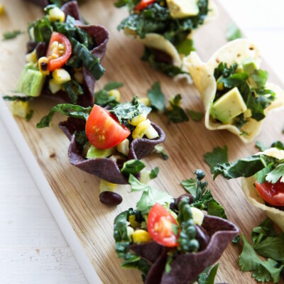 Taco Salad Bites -- the cutest healthy appetizers that are such a perfect way to kickoff a Cinco de Mayo party!