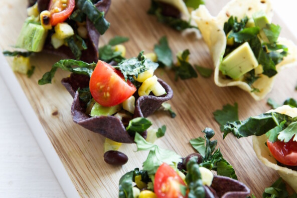 Taco Salad Bites -- the cutest healthy appetizers that are such a perfect way to kickoff a Cinco de Mayo party!