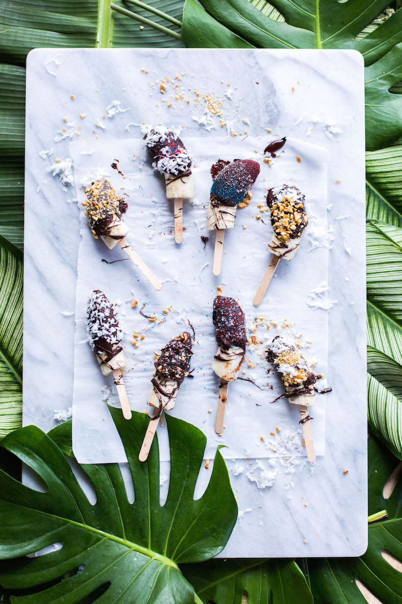 Delicious chocolate covered frozen bananas for the Fourth of July!