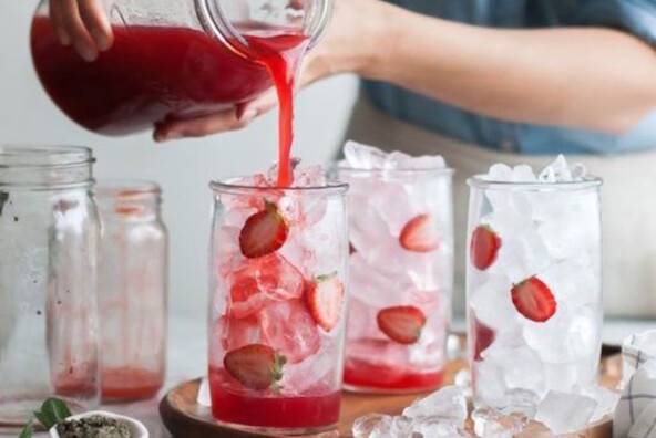 strawberry mint hibiscus iced tea