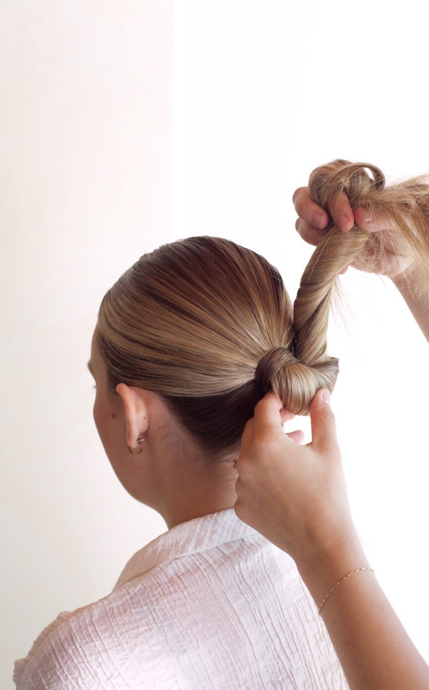 Slicked Back Ponytail: A Step-by-Step Tutorial to Achieve the Look