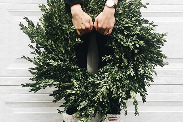 15 Holiday Wreaths to Inspire Serious Front Door Envy