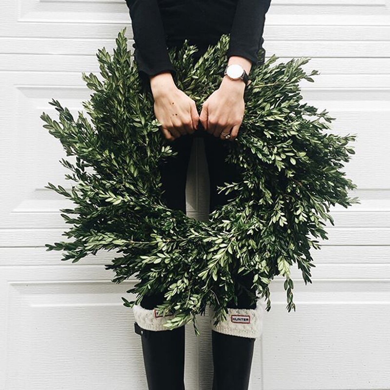 15 Holiday Wreaths to Inspire Serious Front Door Envy