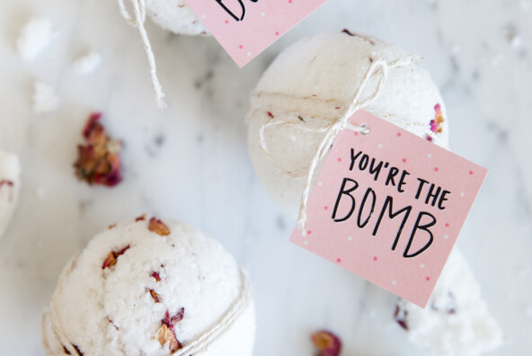 DIY Valentine's Day BATH BOMBS!