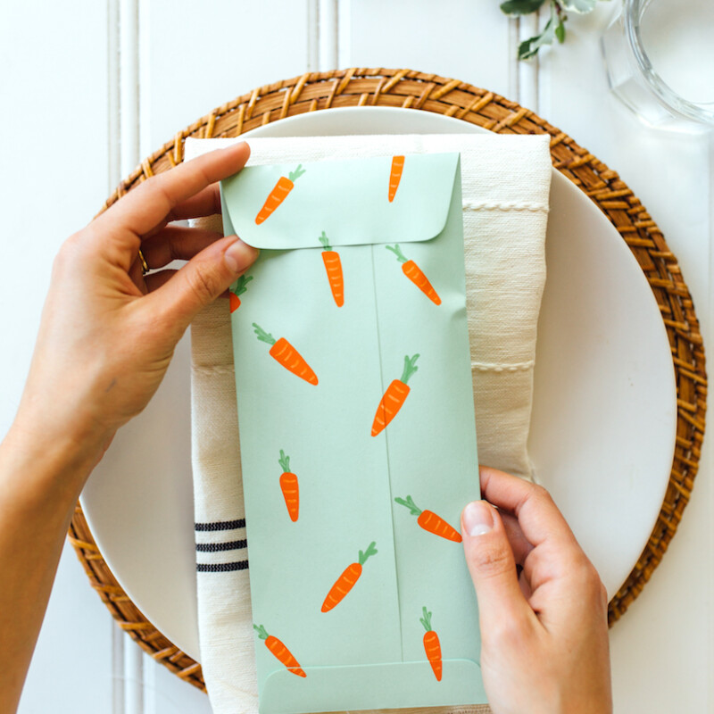 easy diy utensil pouch for your easter table