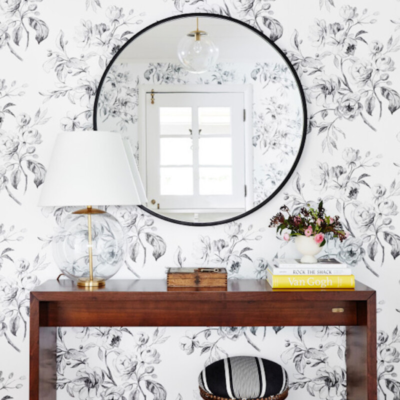 obsessed with the wallpaper in this entryway