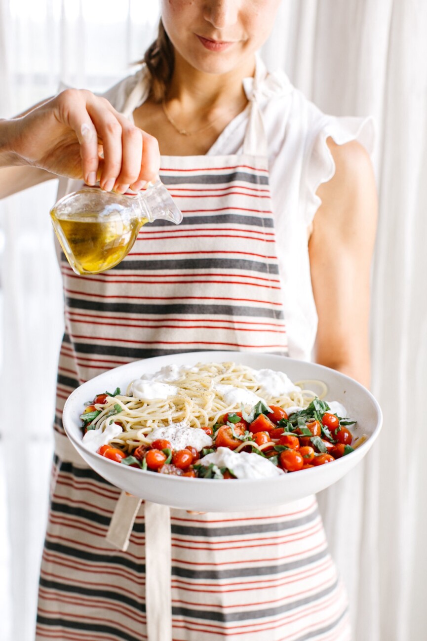 summer spaghetti with tomatoes and basil