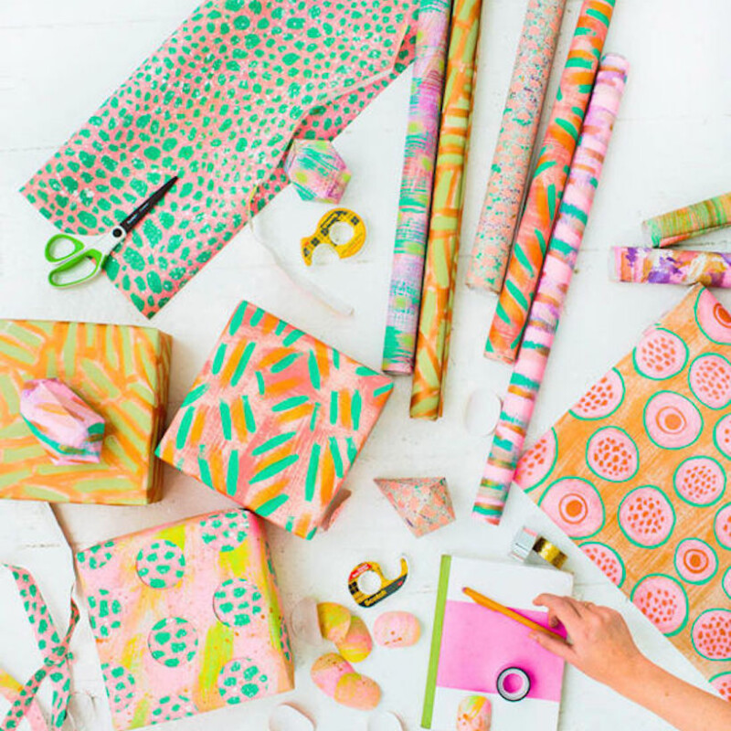 how to organize your holiday gift wrap // how to set up a gift wrapping station