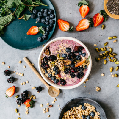 This Berry Yogurt & Smoothie Swirl Bowl_flax seeds vs chia seeds