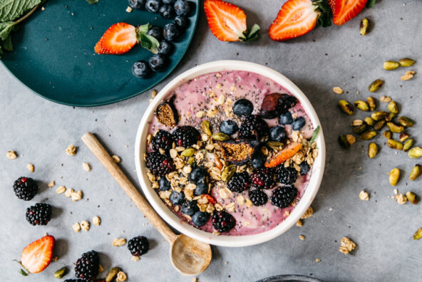 This Berry Yogurt & Smoothie Swirl Bowl_flax seeds vs chia seeds