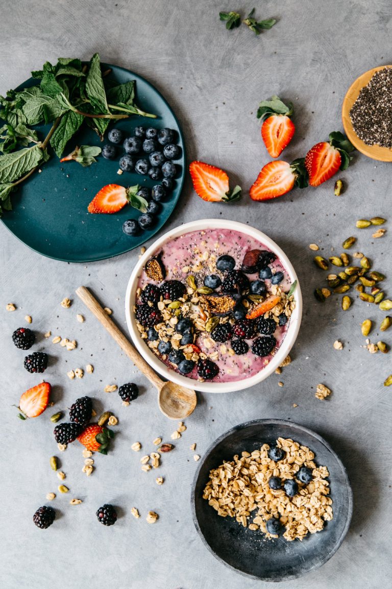 This Berry Yogurt & Smoothie Swirl Bowl_flax seeds vs chia seeds