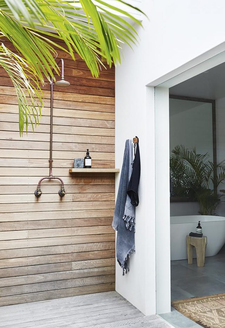  Outdoor Shower with Simple Decor