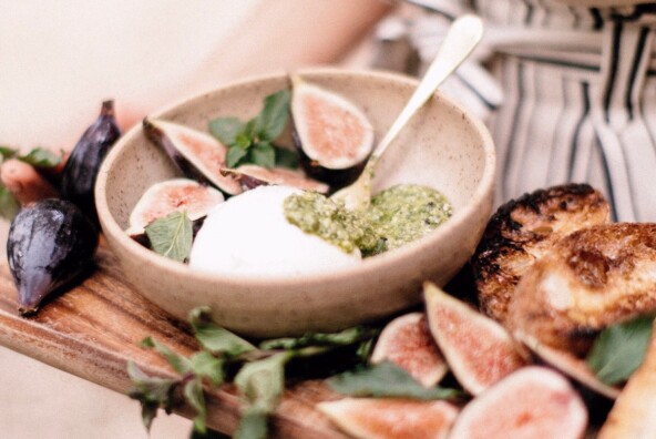 burrata with figs, pesto, & grilled bread