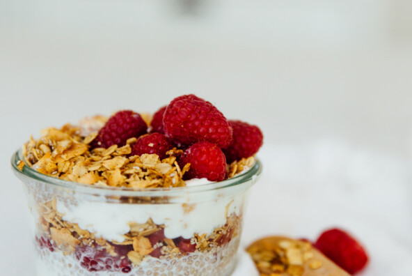 raspberry chia yogurt pudding