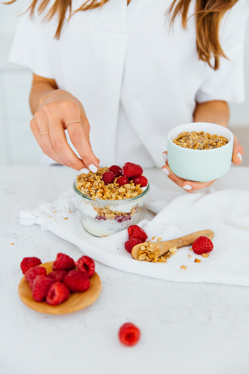 raspberry chia yogurt pudding