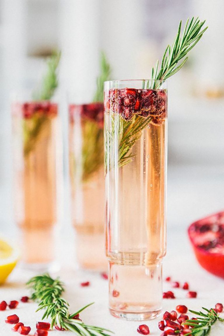 The 9 Most Popular Holiday Cocktails On Pinterest