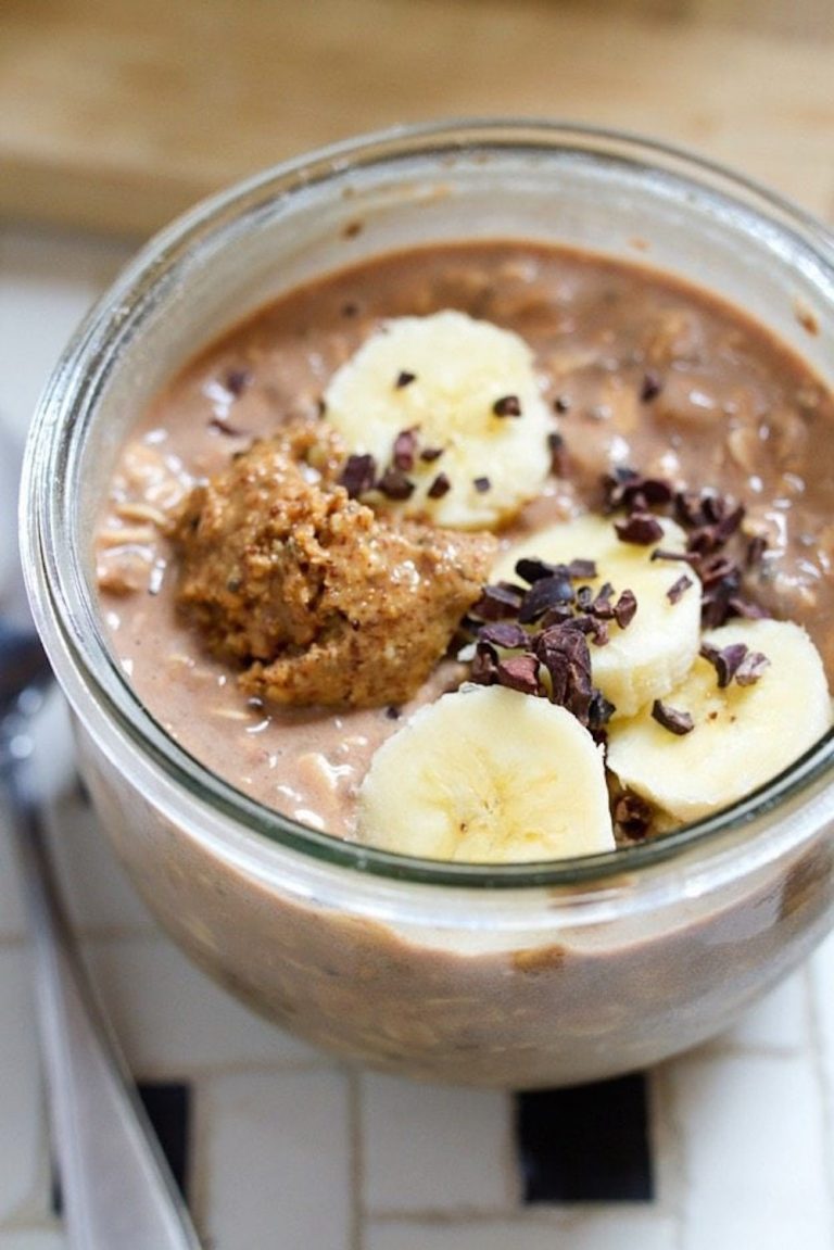 make-ahead Christmas breakfast ideas_chocolate banana overnight oats