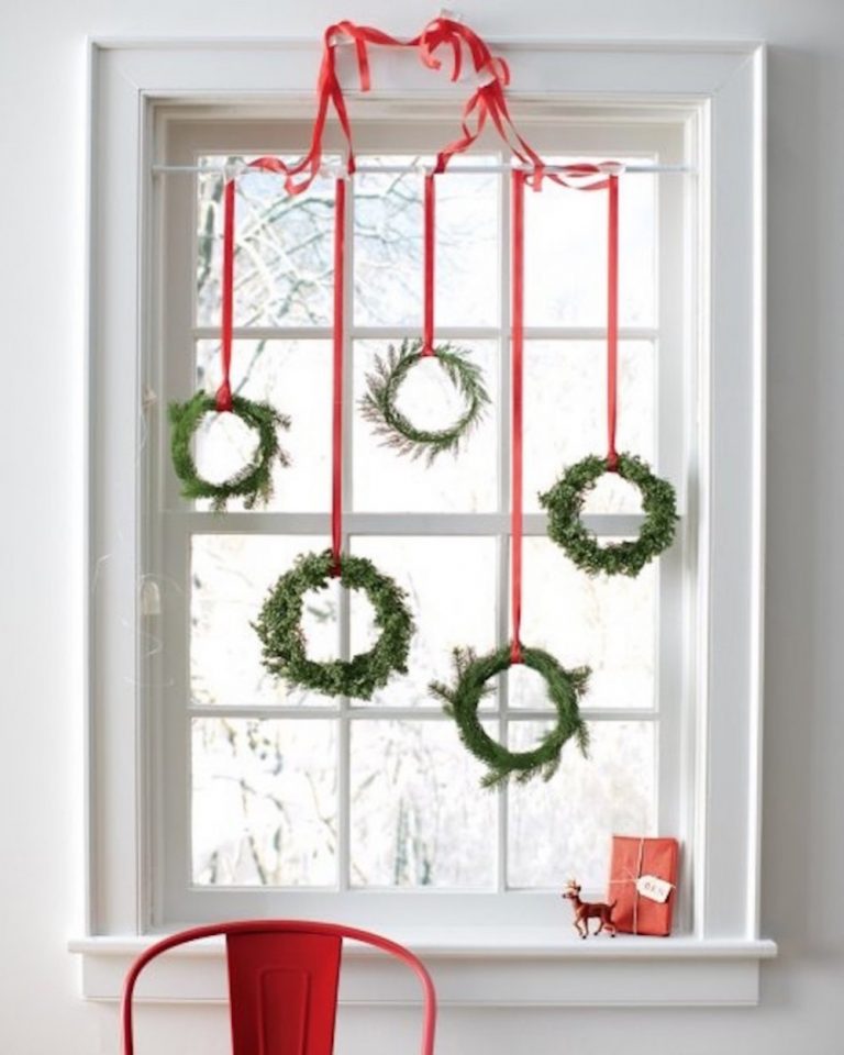 holiday wreaths, simple christmas decor