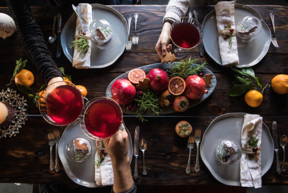 red christmas table decor, christmas eve table