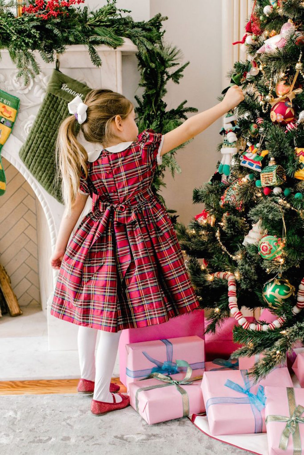 little girl on christmas, little girl by christmas tree, christmas morning