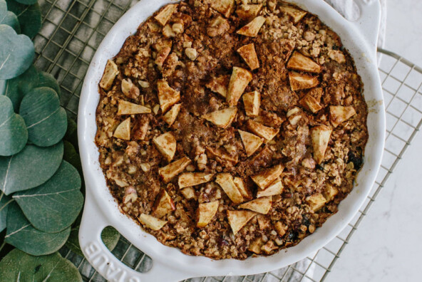 Apple Pie Baked Oatmeal recipe - my favorite make-ahead breakfast!