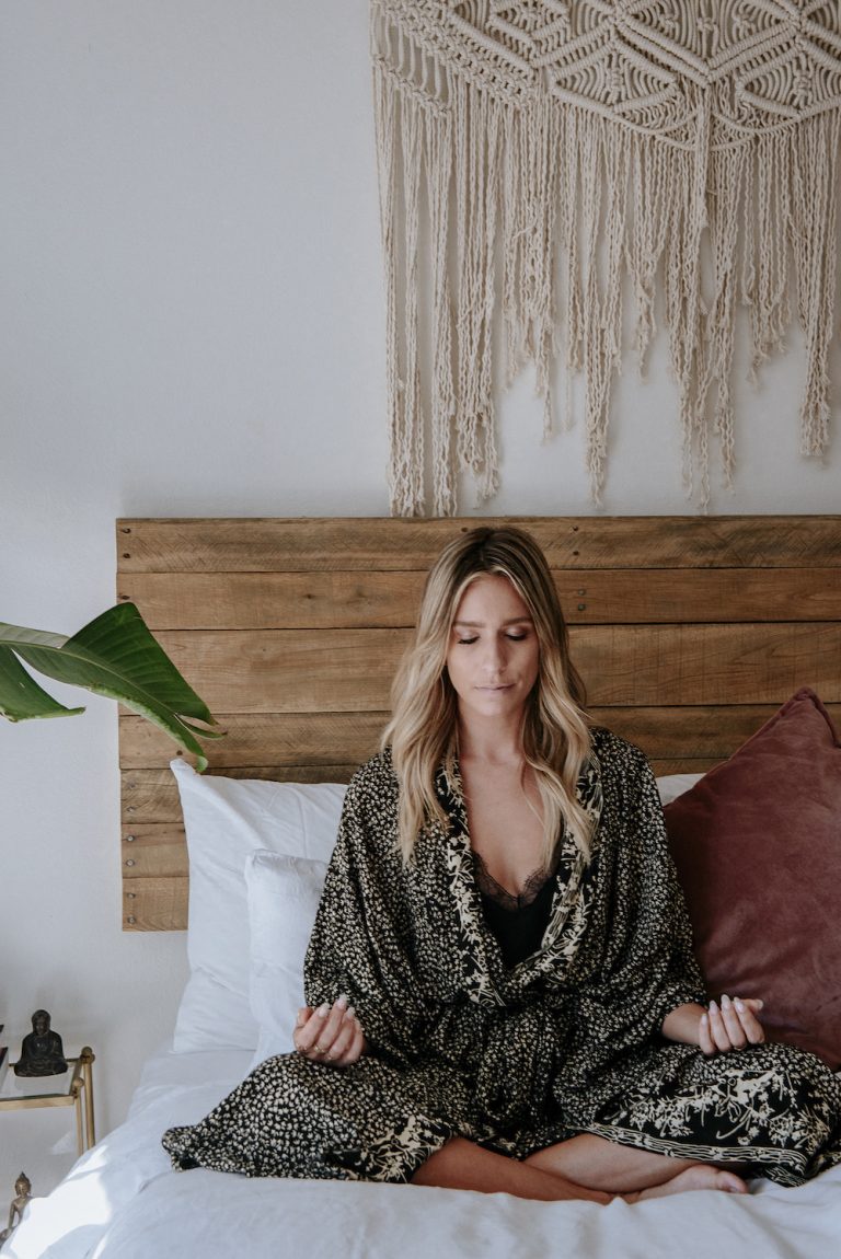 How Extra's Renee Bargh Gets Red Carpet Ready - Camille Styles
