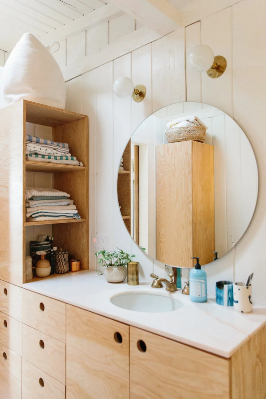 Minimalist bathroom mirror