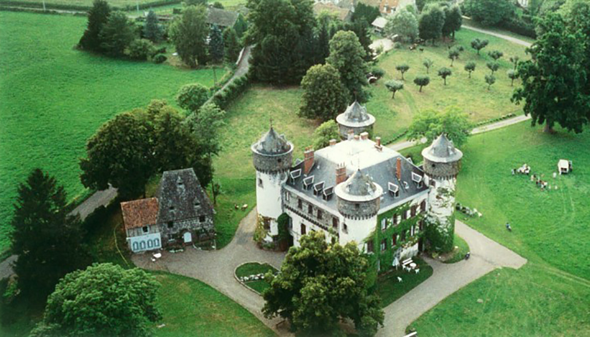 Château De Sedaiges location: Marmanhac, France built: 1461 architectural style: néo gothic sleeps: 25 (14 rooms)
