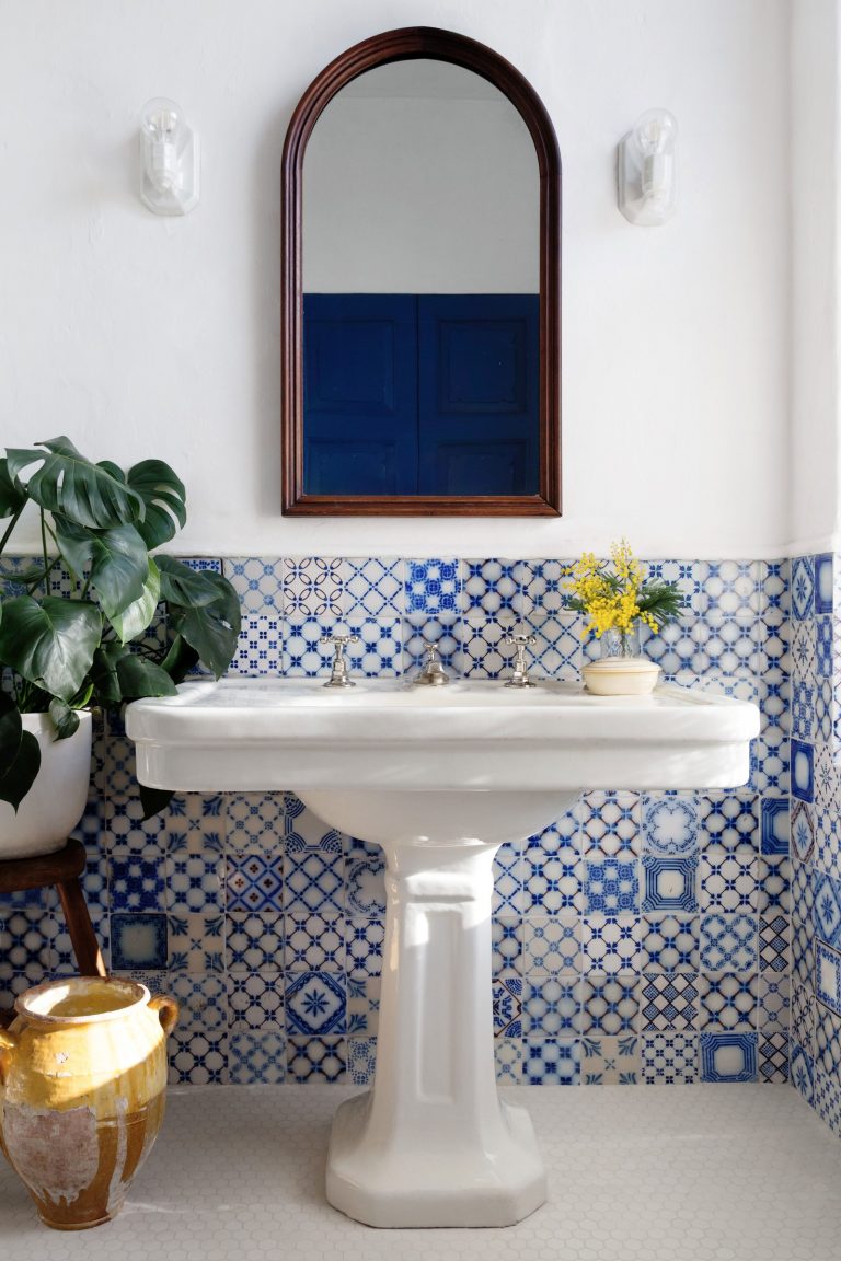 mediterranean style bathroom