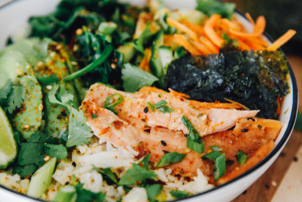 This salmon roll sushi bowl recipe is a healthy and delicious lunch