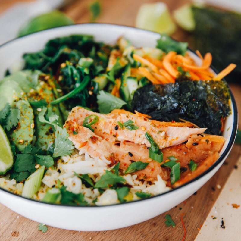 This salmon roll sushi bowl recipe is a healthy and delicious lunch