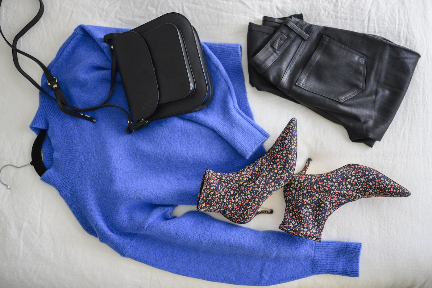 outfit, booties, cozy sweater, hand bag, purse, styling