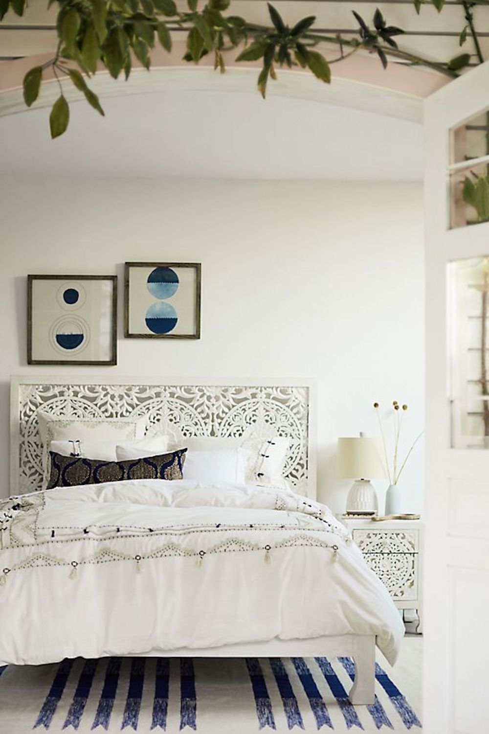 bedroom, neutral tones