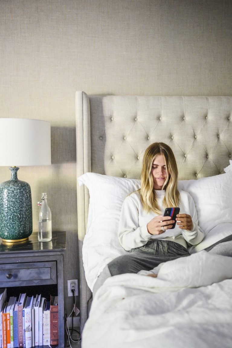 bedroom, neutral decor