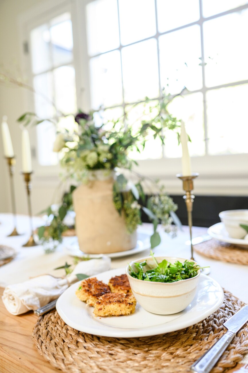 crab cake and arugula salad