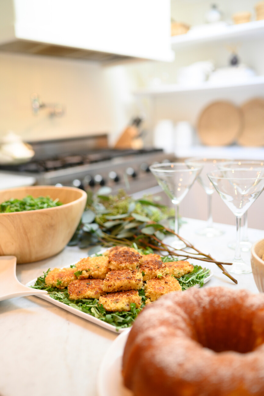 crab cakes on a platter_crab cake and arugula salad